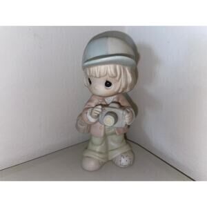 Precious Moments Figurine "Focusing In On Those Precious Moments" 5" 1997 Enesco